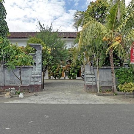 Oyo 3096 Hotel Dewi Warsiki Gilimanuk Extérieur photo