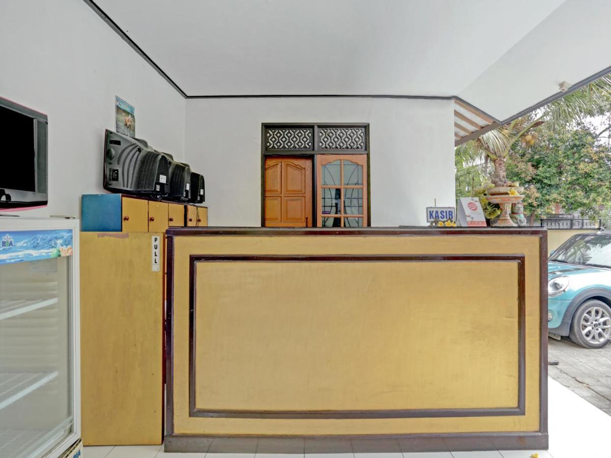 Oyo 3096 Hotel Dewi Warsiki Gilimanuk Extérieur photo