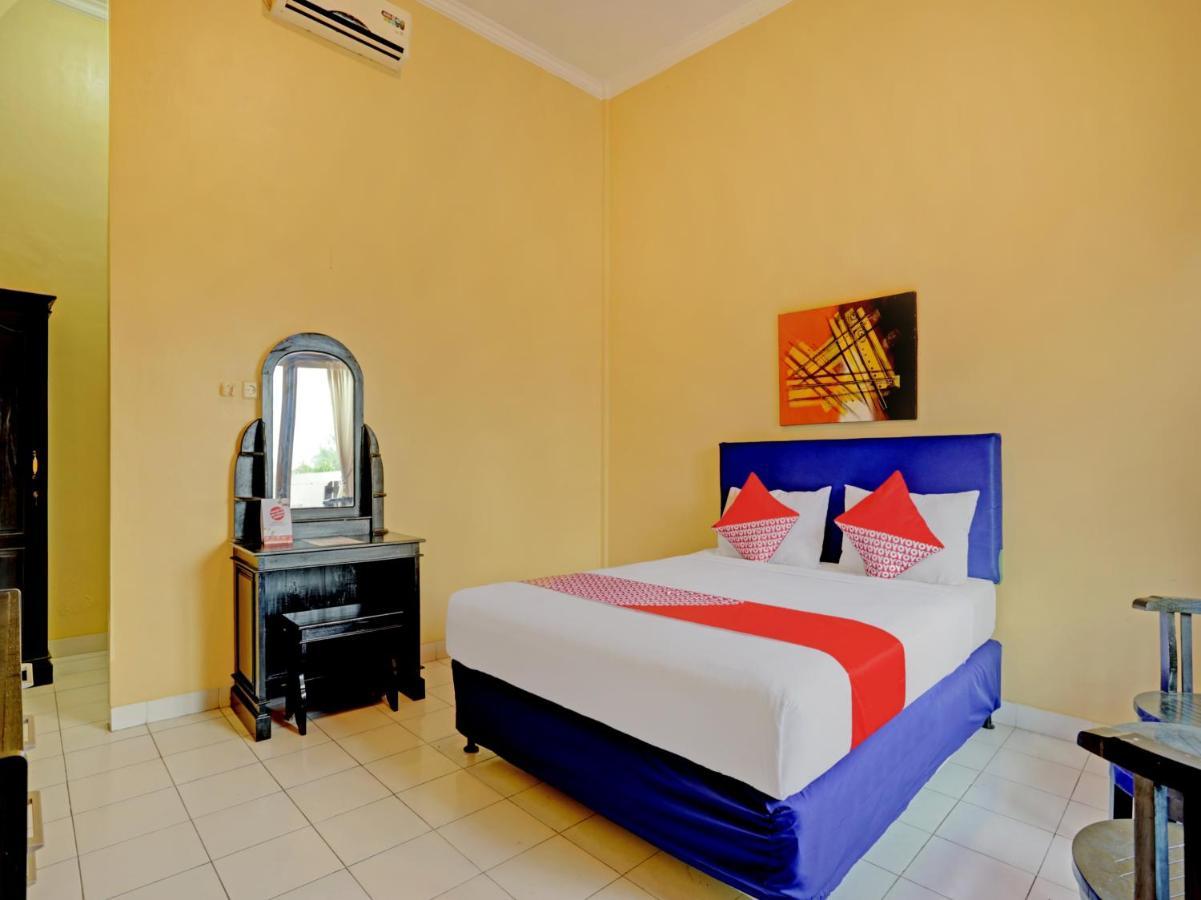 Oyo 3096 Hotel Dewi Warsiki Gilimanuk Extérieur photo
