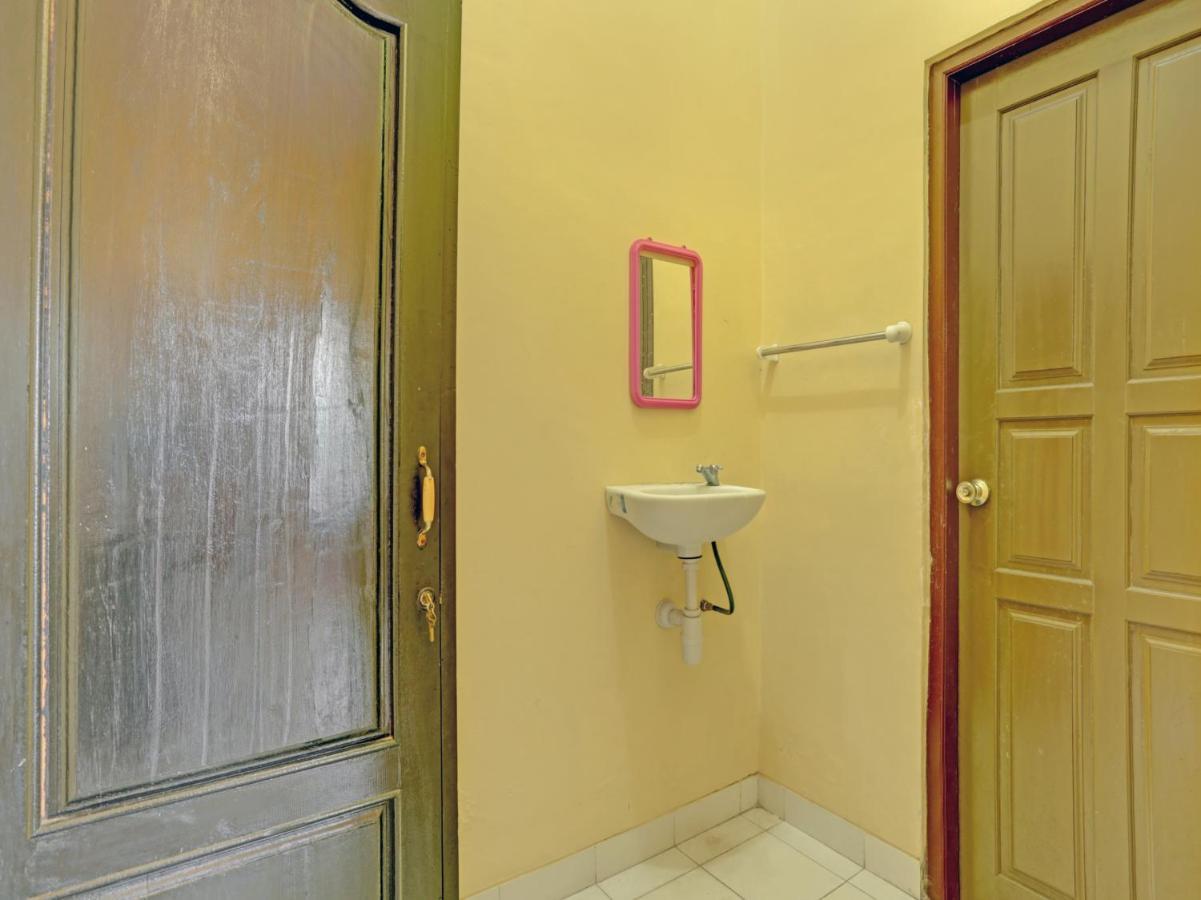 Oyo 3096 Hotel Dewi Warsiki Gilimanuk Extérieur photo
