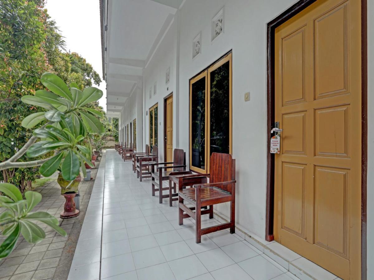 Oyo 3096 Hotel Dewi Warsiki Gilimanuk Extérieur photo