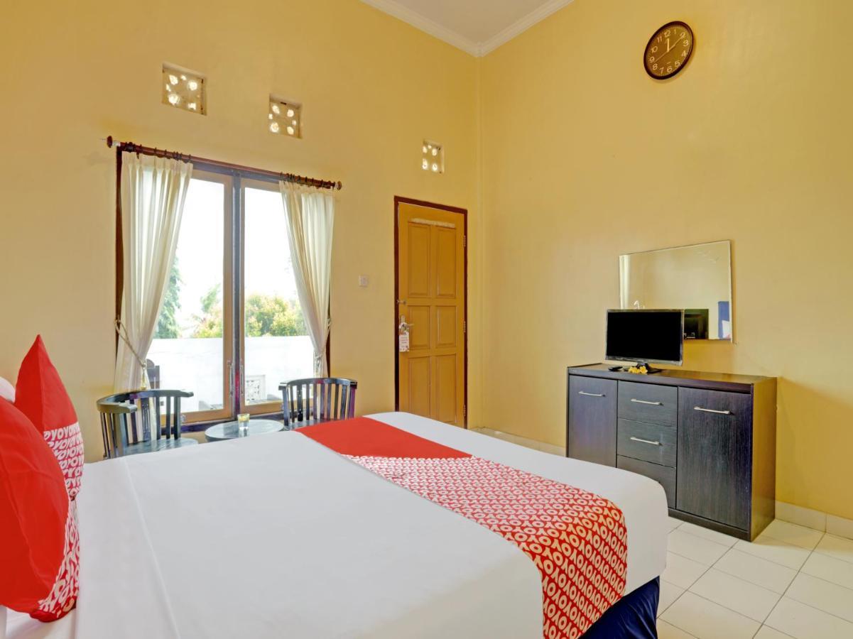 Oyo 3096 Hotel Dewi Warsiki Gilimanuk Extérieur photo